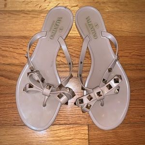 Valentino Rockstud Jelly Thong Sandals Beige Bow 37/ 7